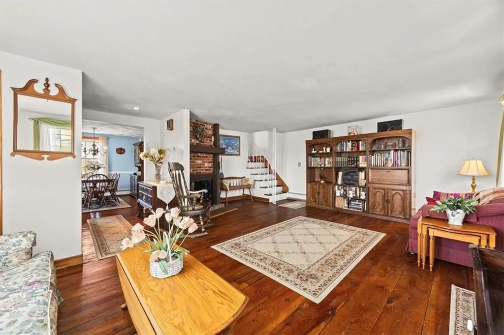 25 King Philip Avenue Barrington RI 02806