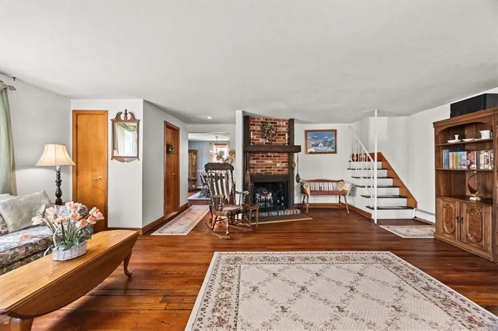 25 King Philip Avenue Barrington RI 02806