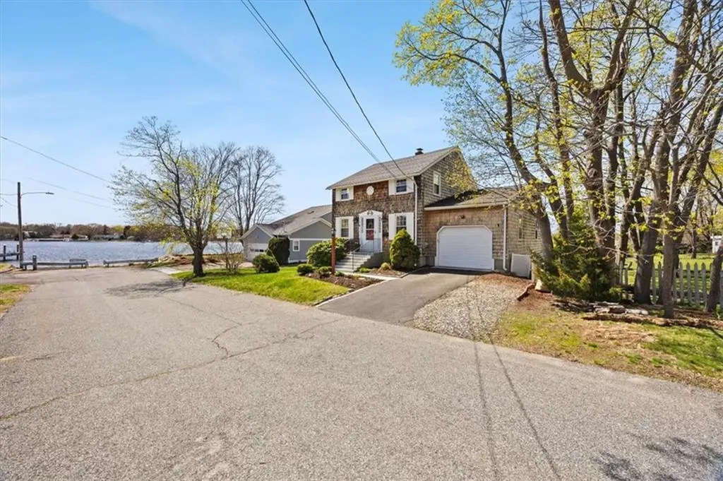 25 King Philip Avenue Barrington RI 02806
