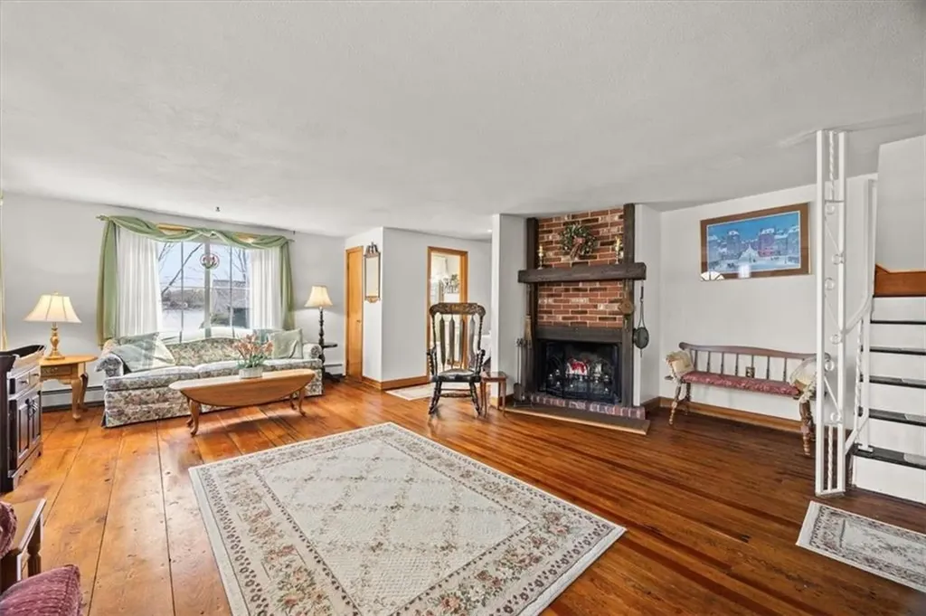 25 King Philip Avenue Barrington RI 02806