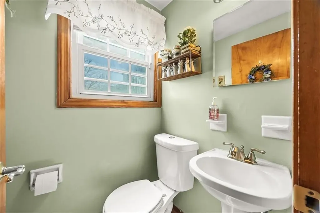 25 King Philip Avenue Barrington RI 02806