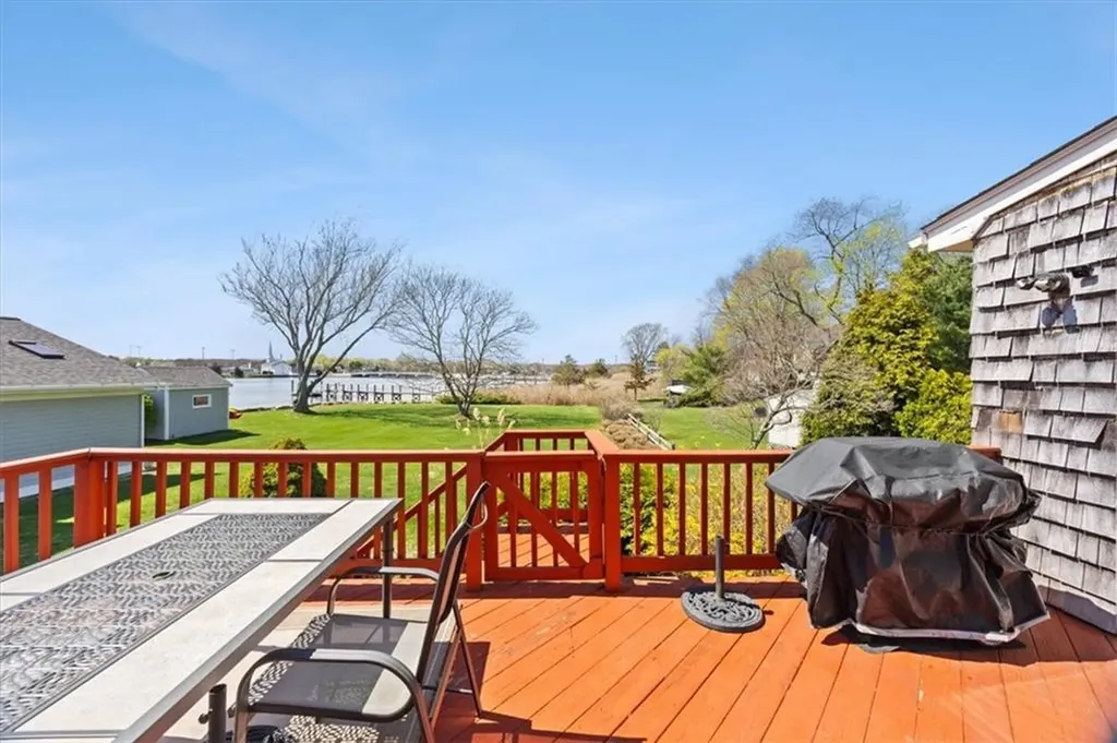 25 King Philip Avenue Barrington RI 02806