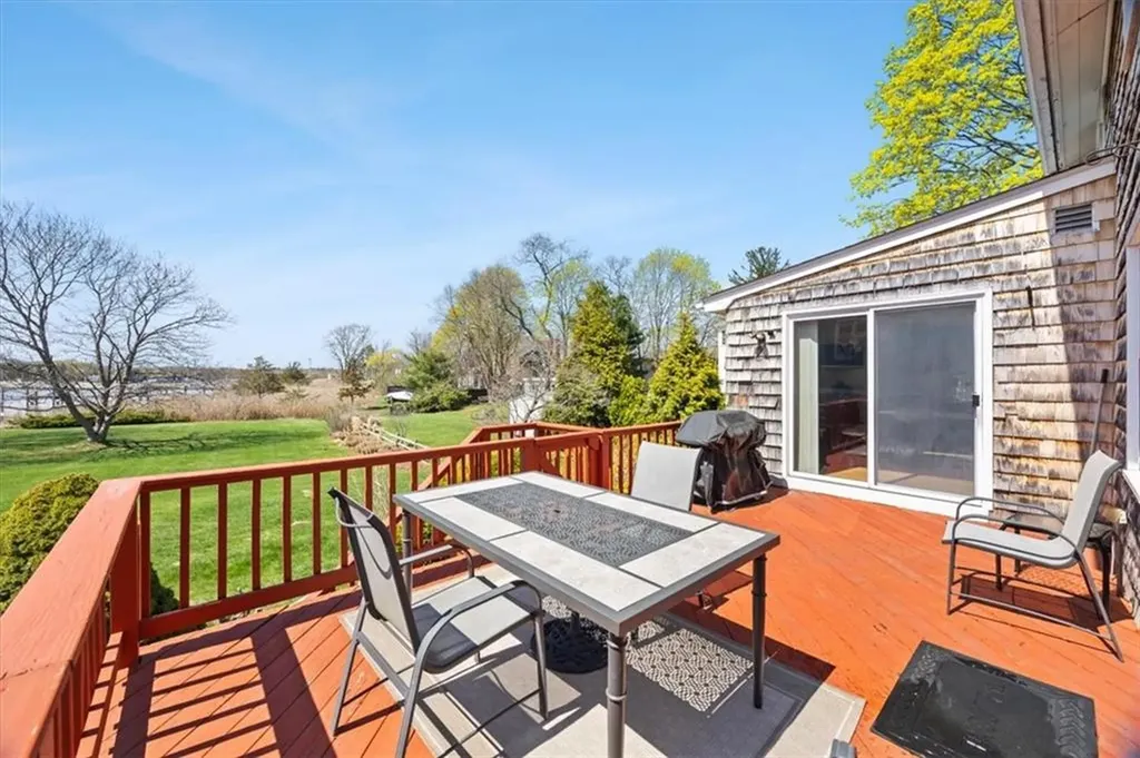 25 King Philip Avenue Barrington RI 02806