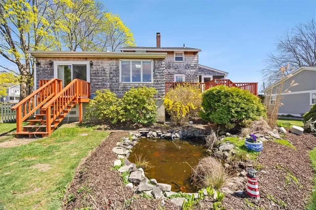 25 King Philip Avenue Barrington RI 02806