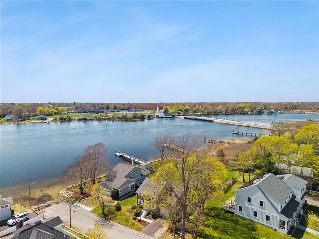 25 King Philip Avenue Barrington RI 02806