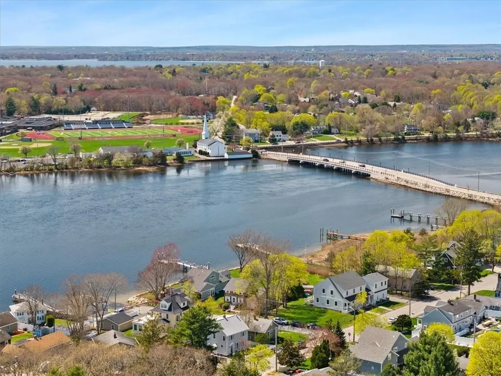 25 King Philip Avenue Barrington RI 02806