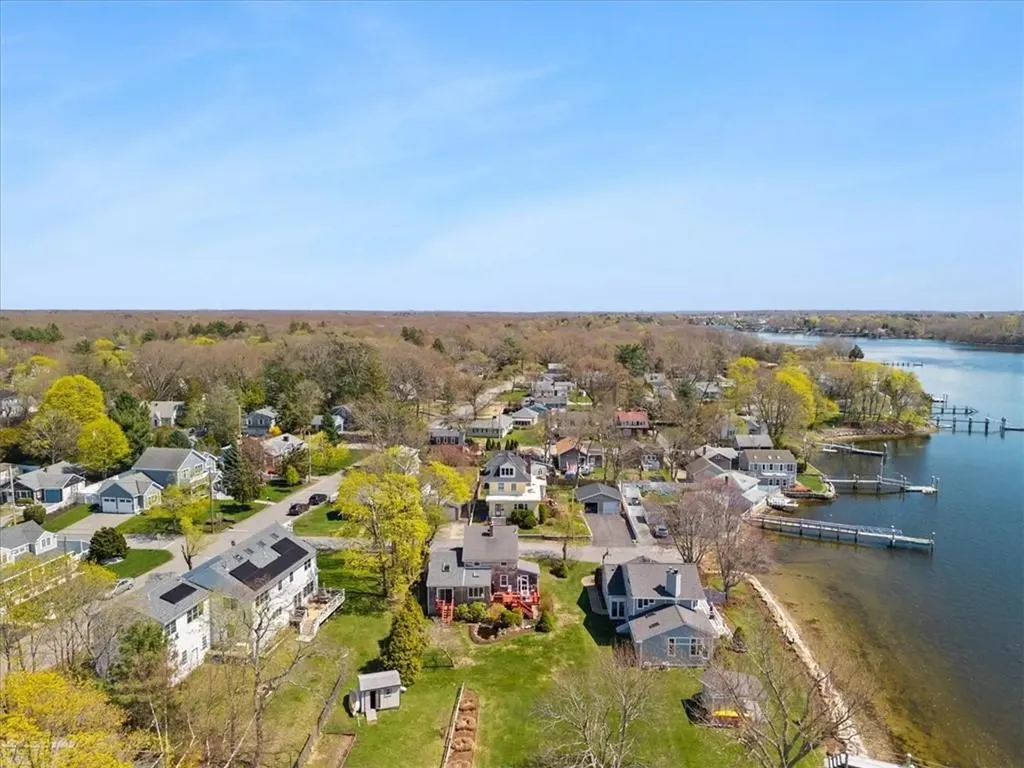 25 King Philip Avenue Barrington RI 02806
