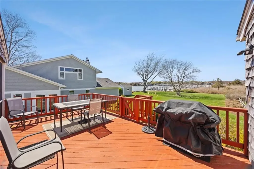 25 King Philip Avenue Barrington RI 02806