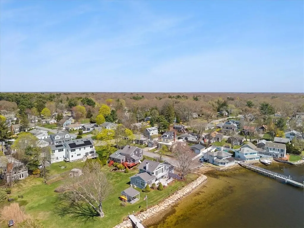 25 King Philip Avenue Barrington RI 02806
