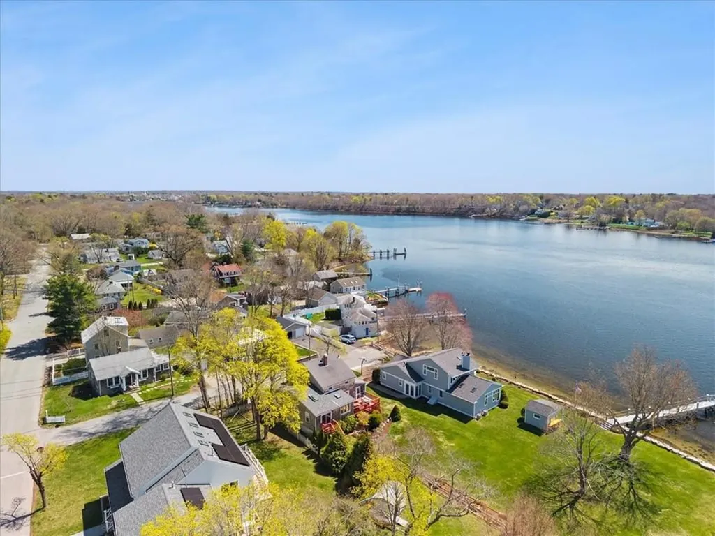 25 King Philip Avenue Barrington RI 02806