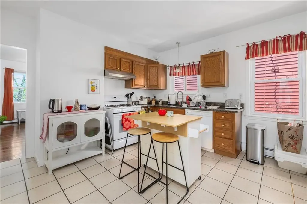 89 Knowles Street Providence RI 02906