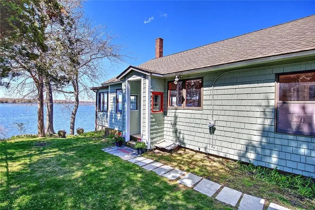 35 Hanson Road Barrington RI 02806