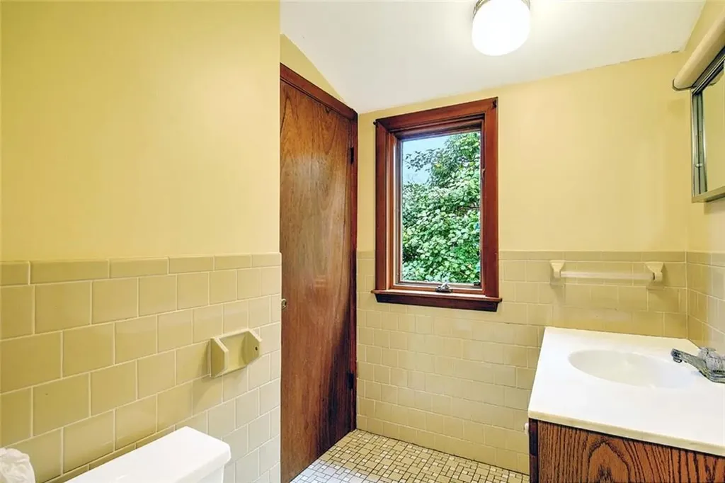 35 Hanson Road Barrington RI 02806