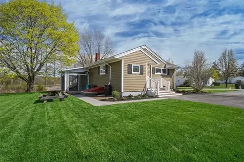 67 Montgomery Road Swansea MA 02777