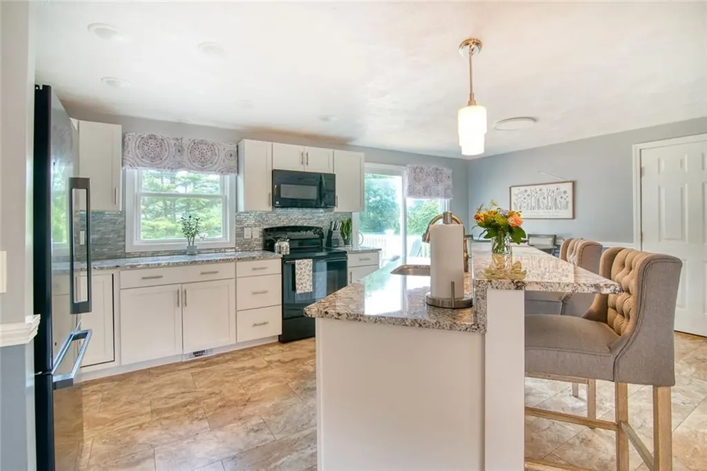 350 Narrow Lane Charlestown RI 02813