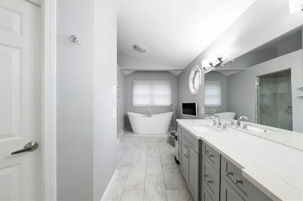24 Breezy Knoll Road Smithfield RI 02828