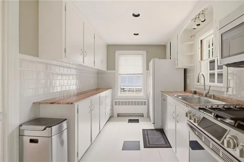 121 Prospect Street Warwick RI 02886