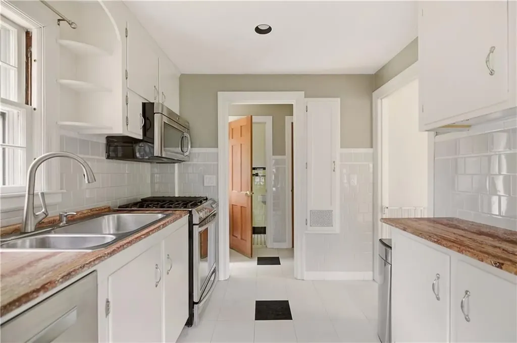 121 Prospect Street Warwick RI 02886