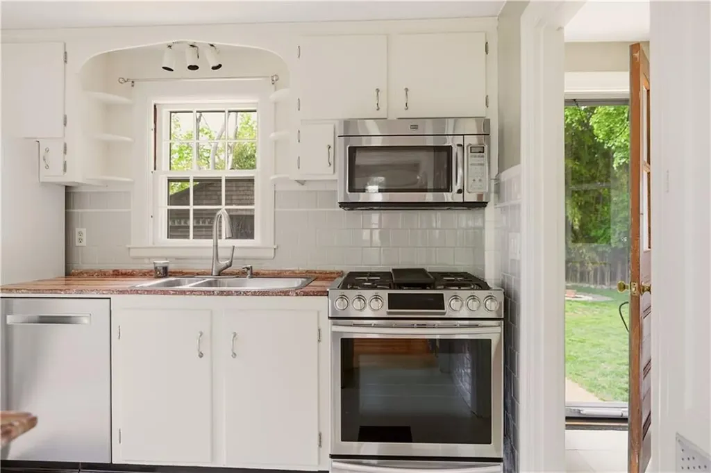 121 Prospect Street Warwick RI 02886