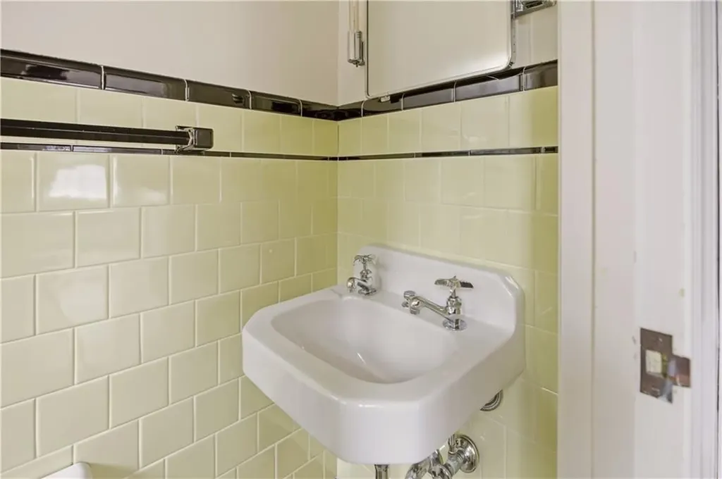 121 Prospect Street Warwick RI 02886
