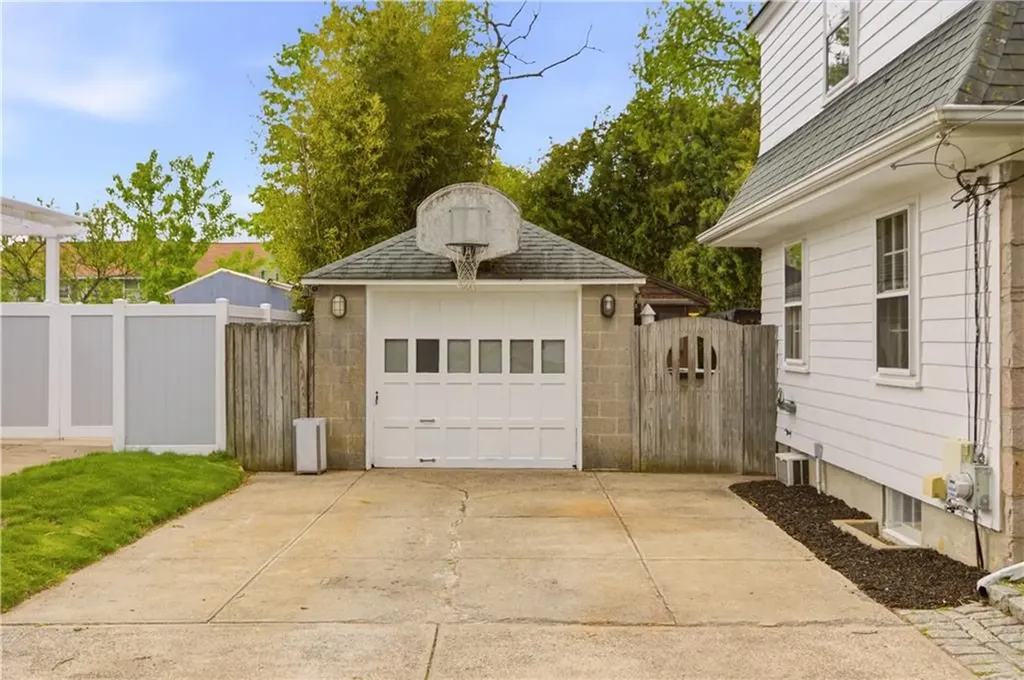 121 Prospect Street Warwick RI 02886