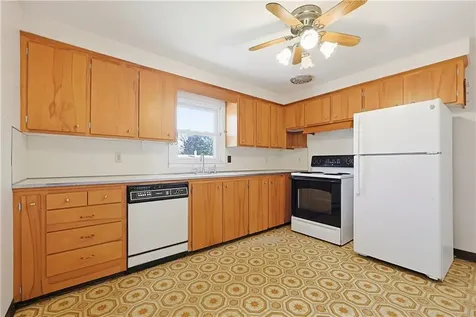 145 Glenwood Drive North Kingstown RI 02852