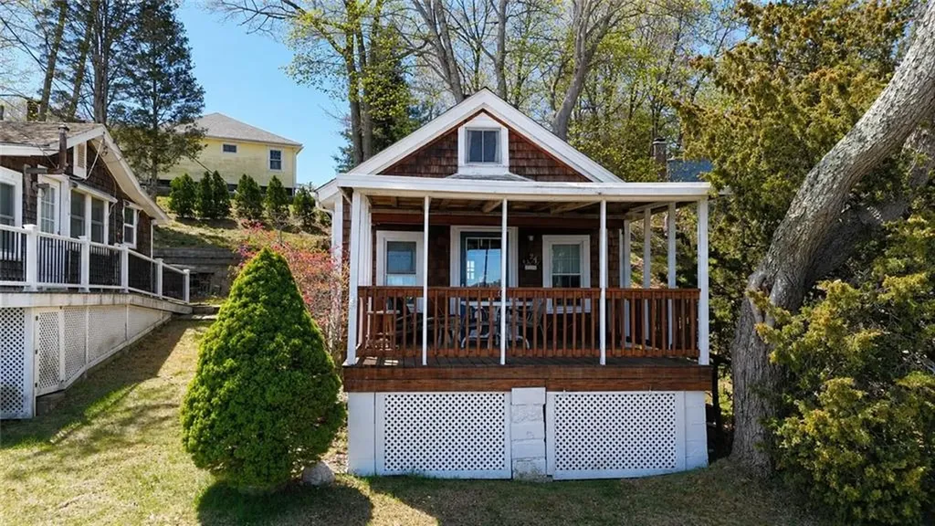 24 Harrison Street Bristol RI 02809