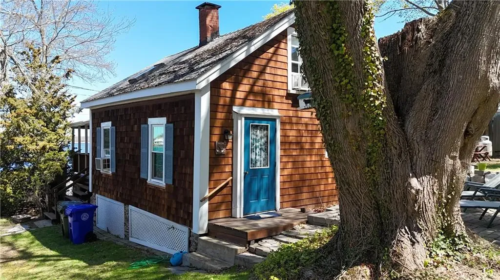24 Harrison Street Bristol RI 02809