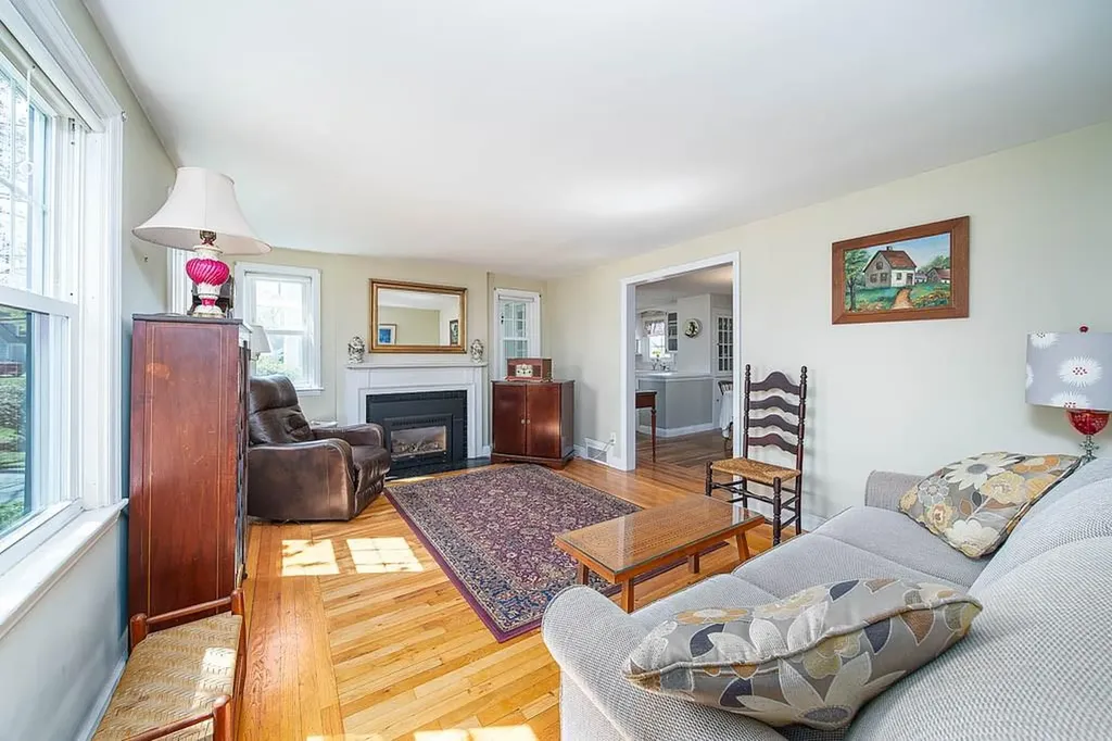 33 Pilgrim Drive Warwick RI 02888