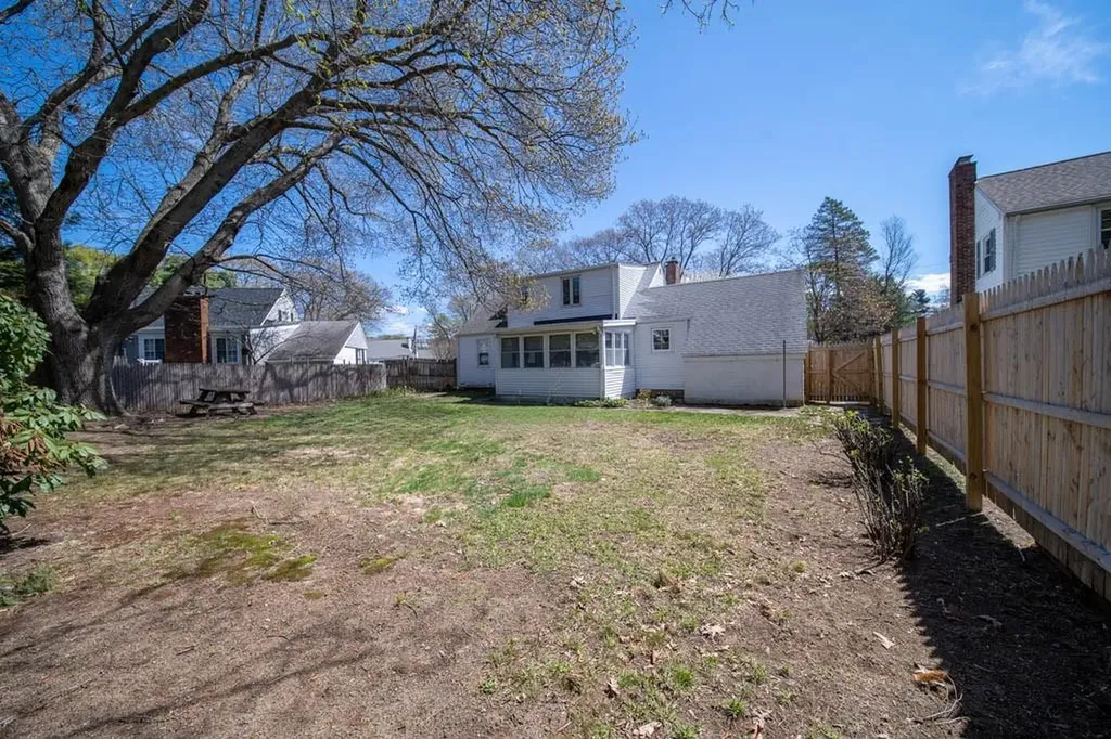 33 Pilgrim Drive Warwick RI 02888