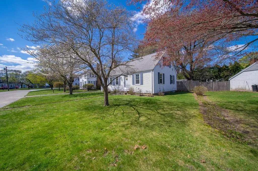 33 Pilgrim Drive Warwick RI 02888