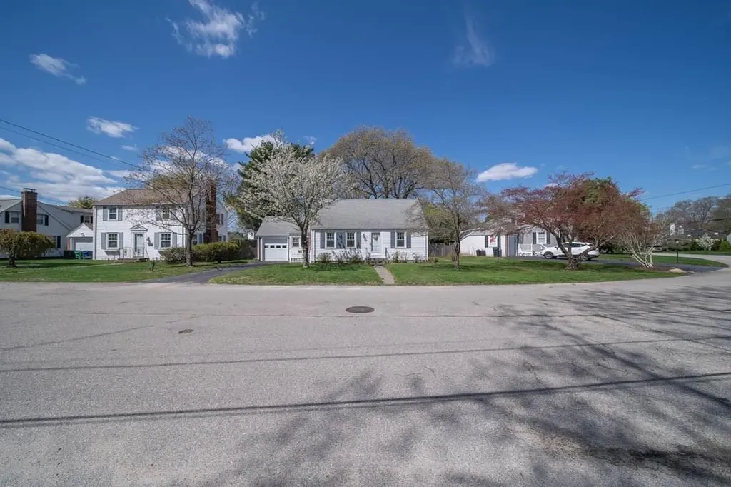 33 Pilgrim Drive Warwick RI 02888