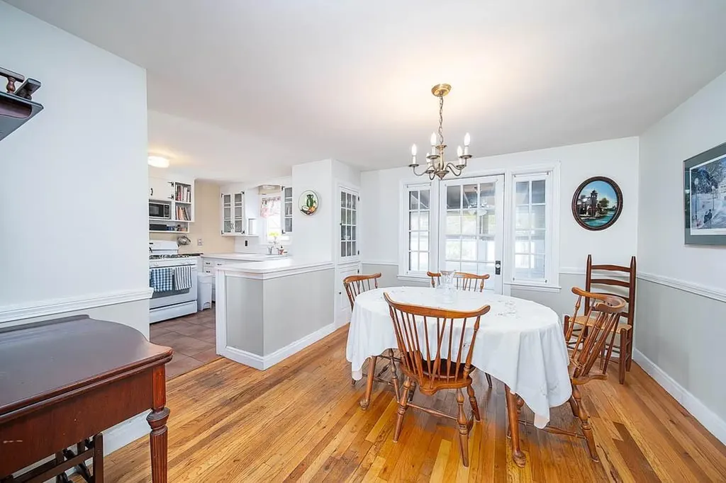 33 Pilgrim Drive Warwick RI 02888