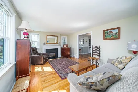 33 Pilgrim Drive Warwick RI 02888