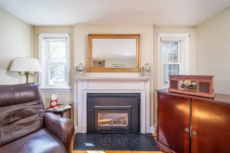 33 Pilgrim Drive Warwick RI 02888