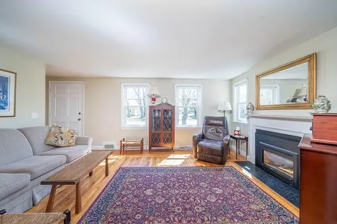 33 Pilgrim Drive Warwick RI 02888