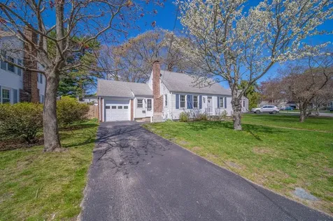 33 Pilgrim Drive Warwick RI 02888