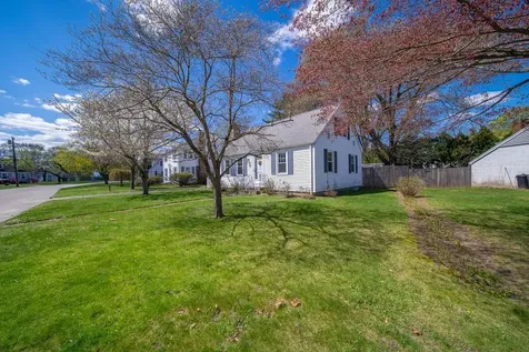 33 Pilgrim Drive Warwick RI 02888