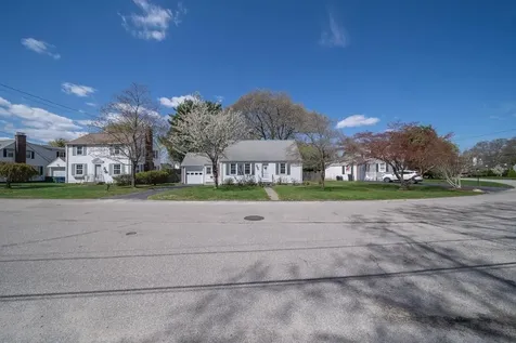 33 Pilgrim Drive Warwick RI 02888