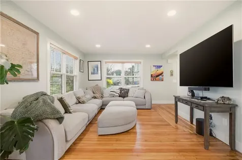 1124 Narragansett Boulevard Cranston RI 02905