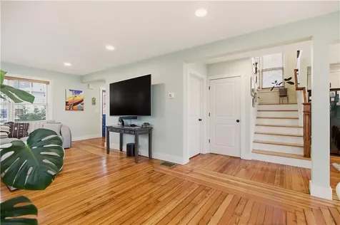 1124 Narragansett Boulevard Cranston RI 02905