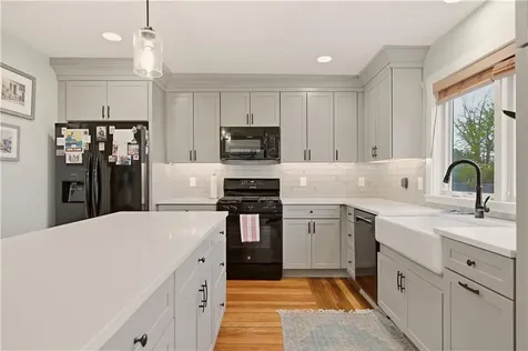 1124 Narragansett Boulevard Cranston RI 02905