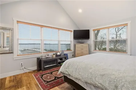 1124 Narragansett Boulevard Cranston RI 02905