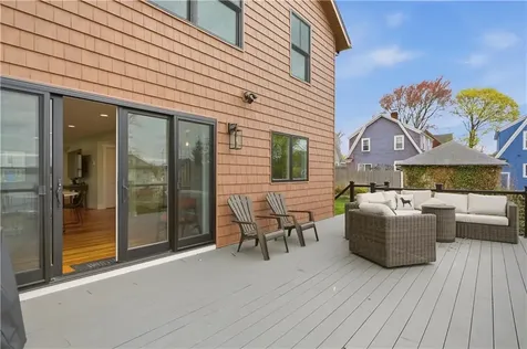 1124 Narragansett Boulevard Cranston RI 02905