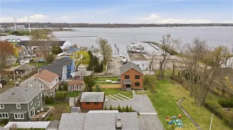 1124 Narragansett Boulevard Cranston RI 02905