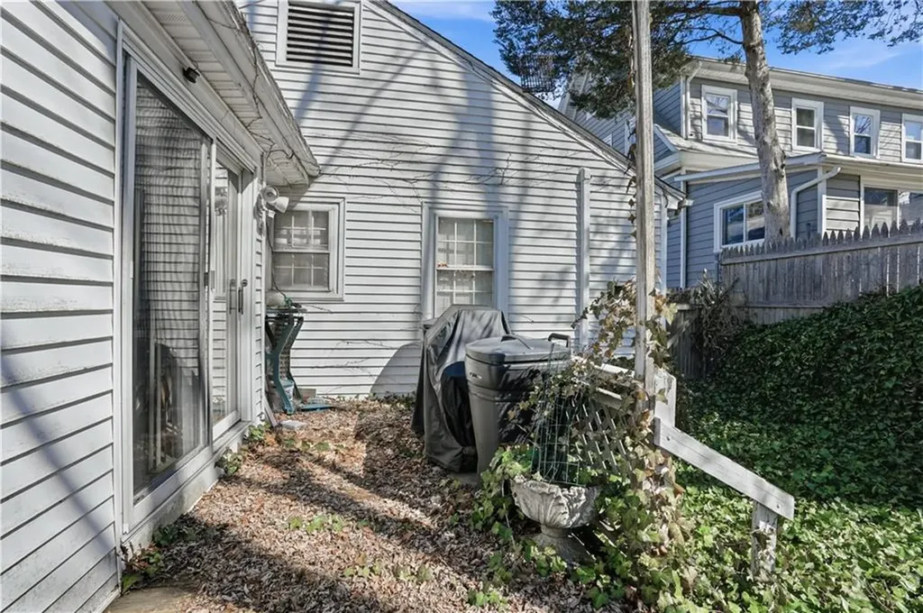 66 Edgehill Road Providence RI 02906