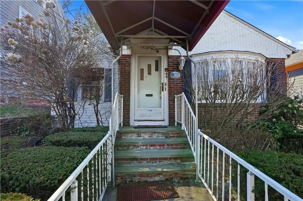 66 Edgehill Road Providence RI 02906