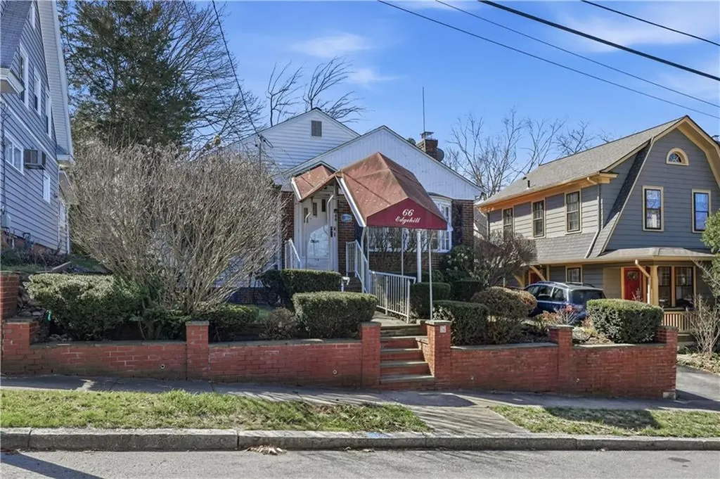 66 Edgehill Road Providence RI 02906