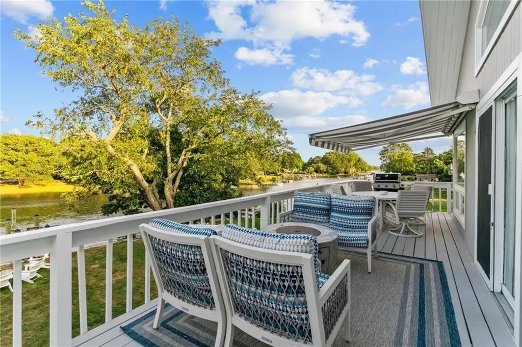 93 Riverside Drive South Kingstown RI 02879