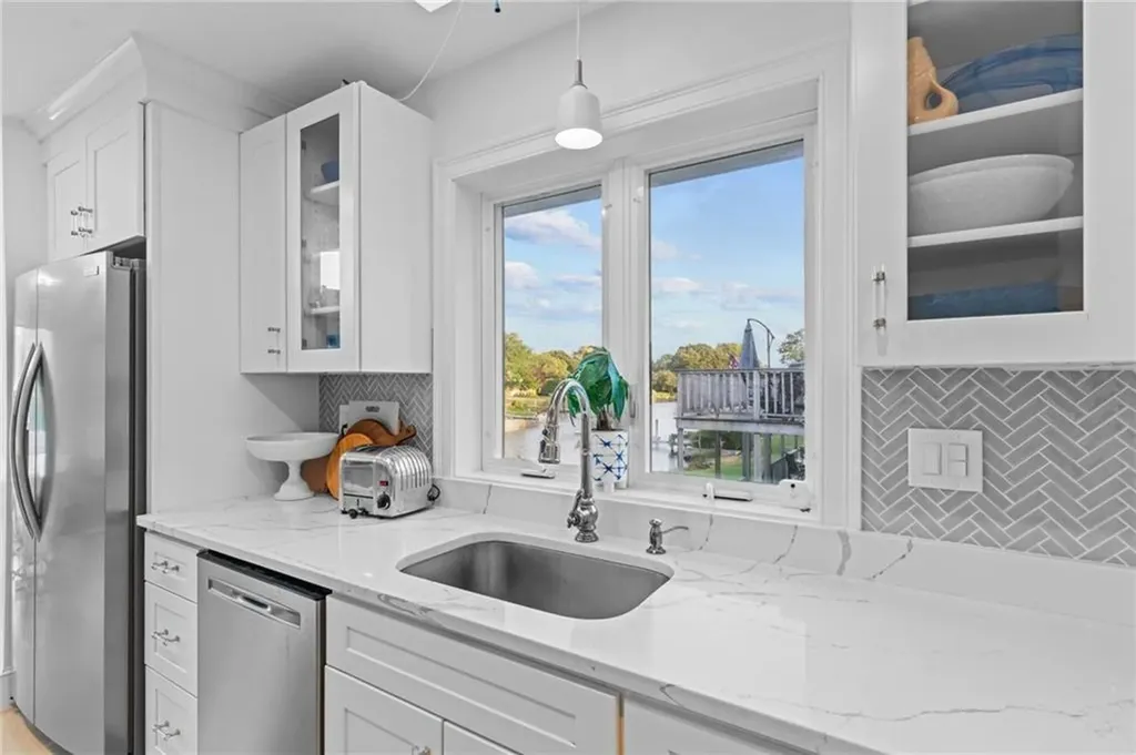 93 Riverside Drive South Kingstown RI 02879